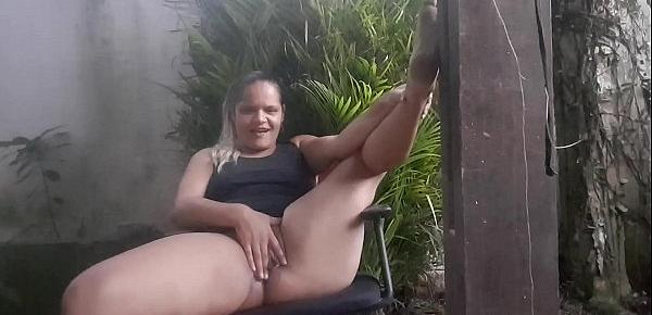  paty bumbum oferecendo o cu e a baceta para seus fãs